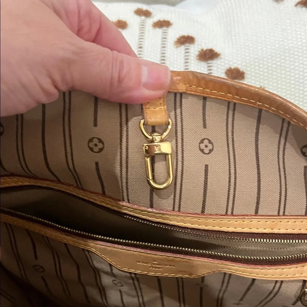 Louis Vuitton Delightful MM Monogram Shoulder Bag - Picture 7 of 15